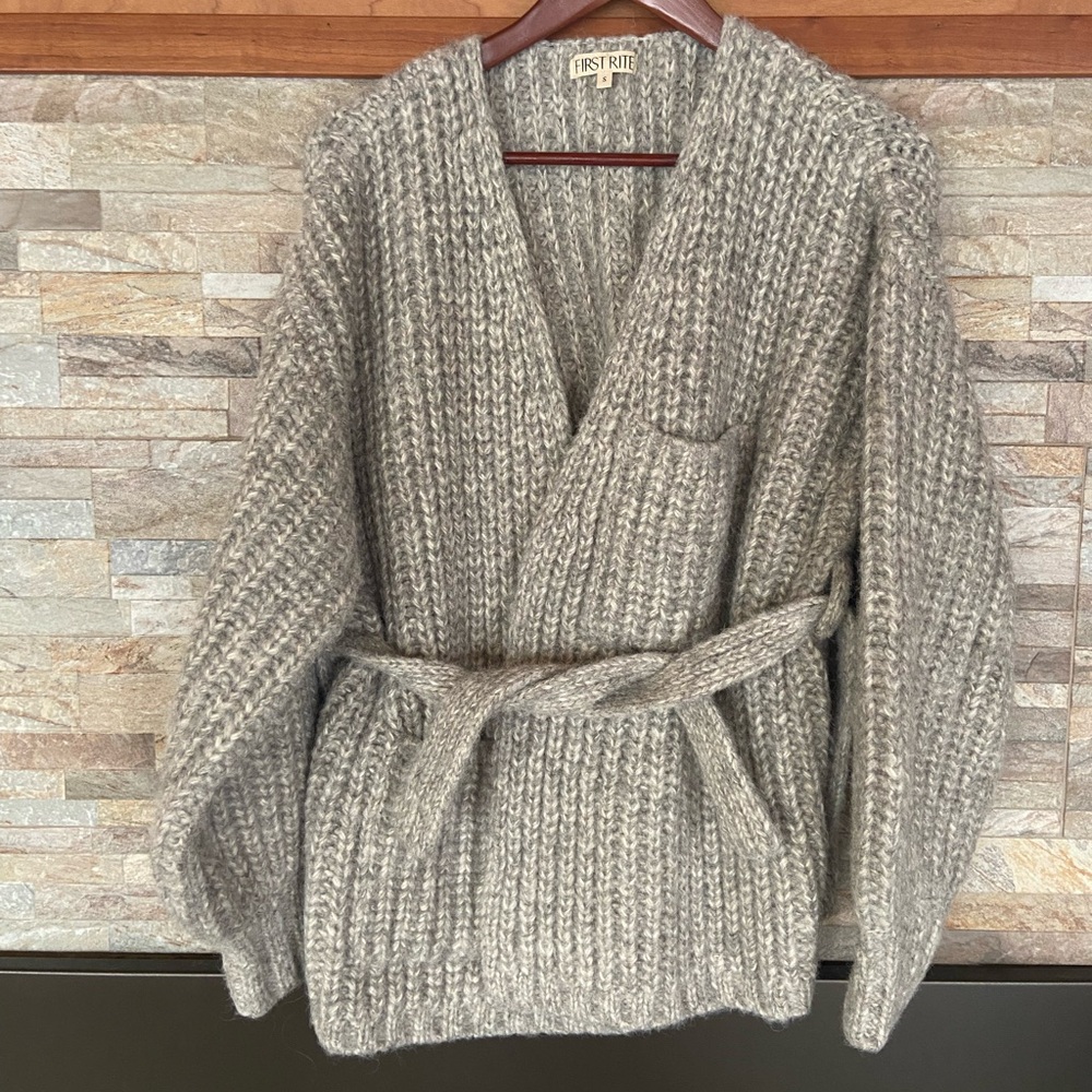 First Rite Women's Gray Chunky Knit Belted Sweater